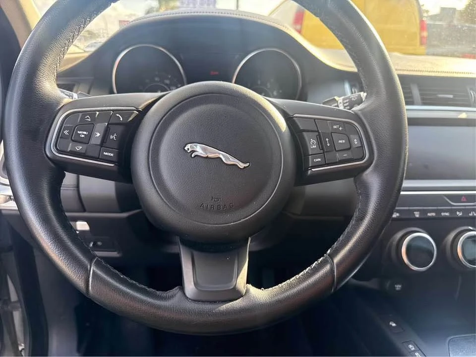 2019 Jaguar E-Pace - Image 13 of 14