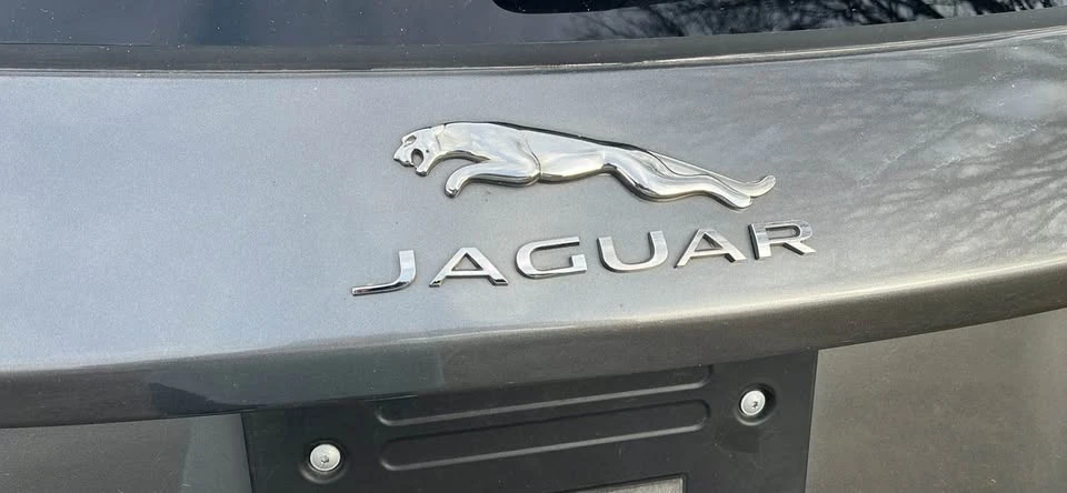 2019 Jaguar E-Pace - Image 15 of 16