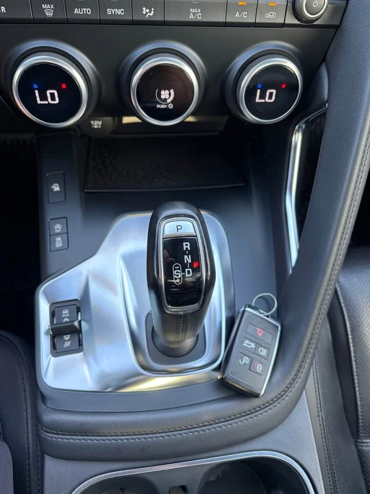 2019 Jaguar E-Pace - Image 13 of 14