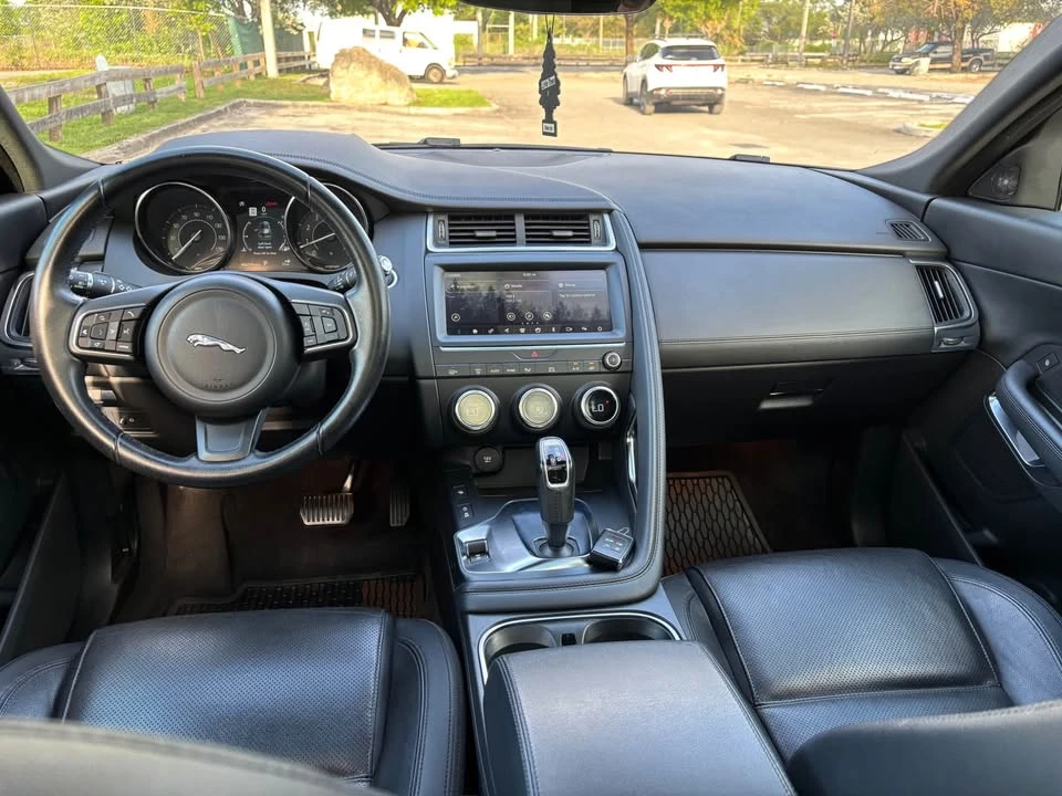 2019 Jaguar E-Pace - Image 8 of 14