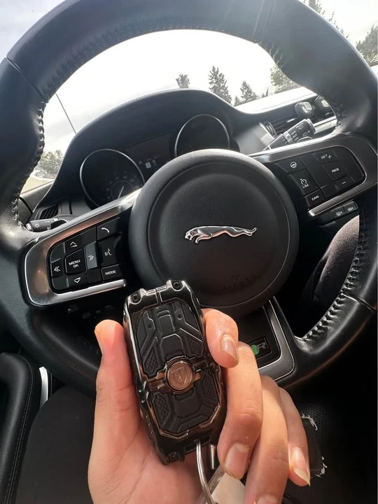 2019 Jaguar E-Pace - Image 15 of 16