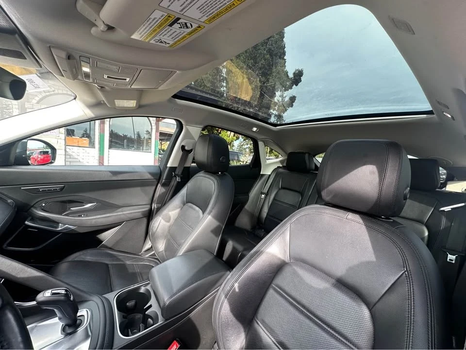 2019 Jaguar E-Pace - Image 11 of 16