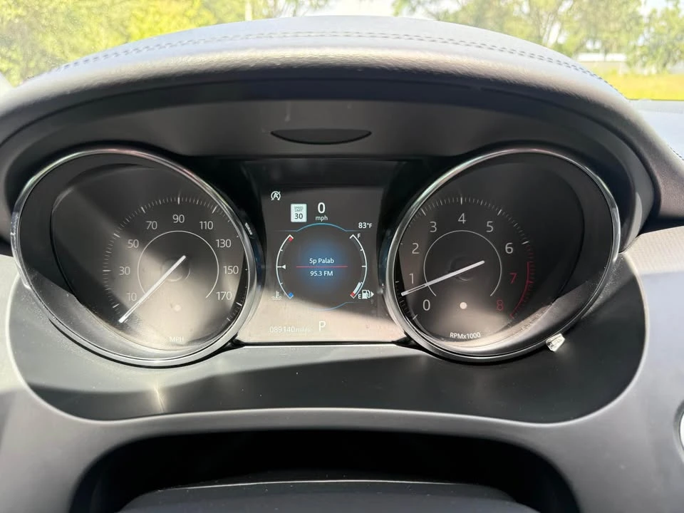 2019 Jaguar E-Pace - Image 9 of 12