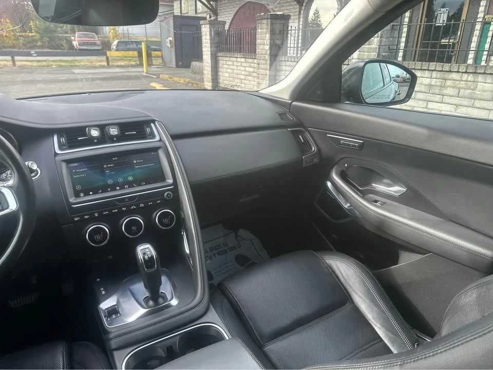 2019 Jaguar E-Pace - Image 9 of 16