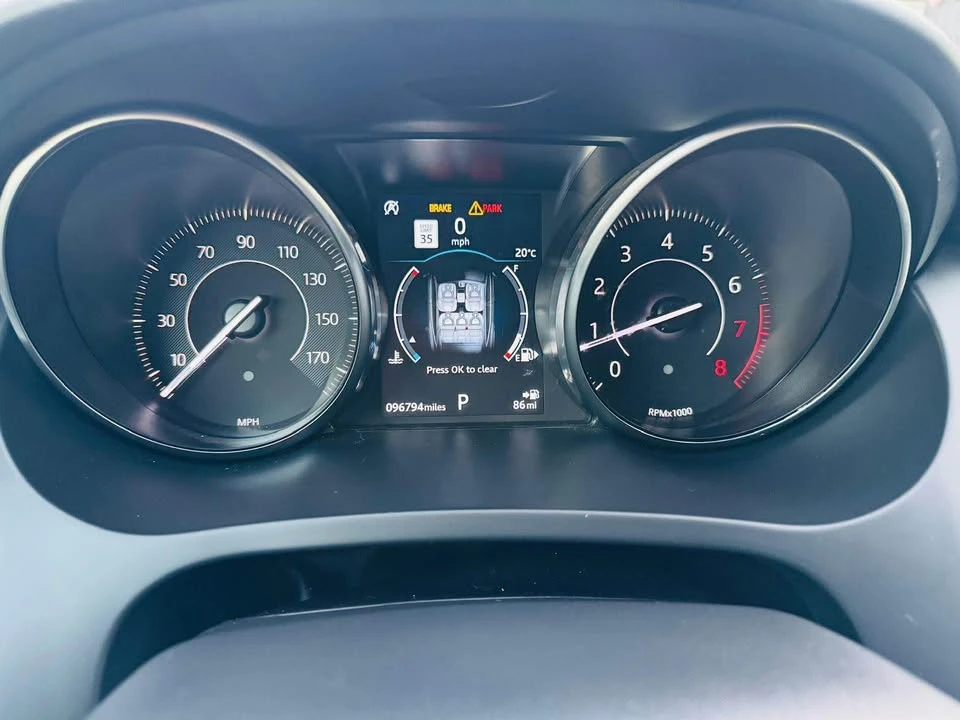 2019 Jaguar E-Pace - Image 15 of 16