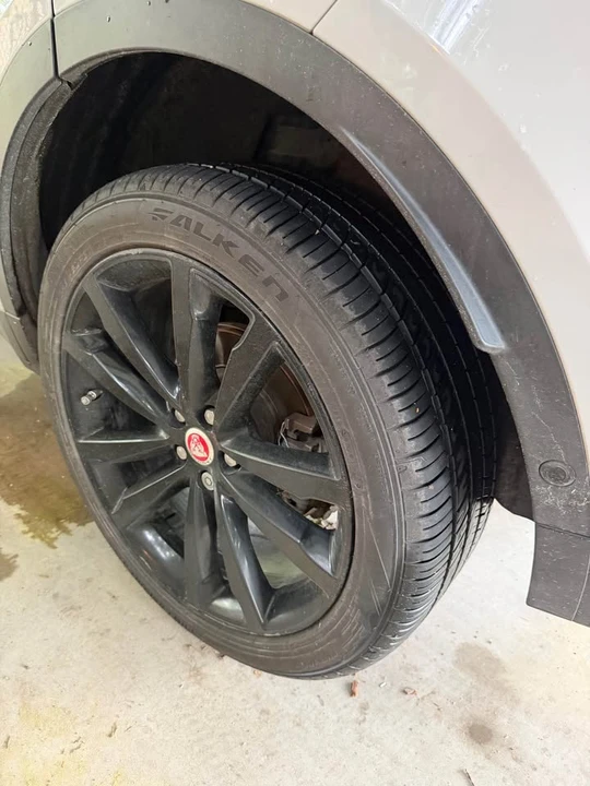 2019 Jaguar E-Pace - Image 6 of 8
