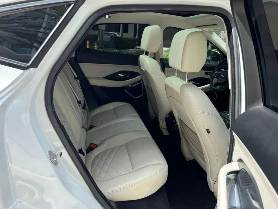 2019 Jaguar E-Pace - Image 16 of 18
