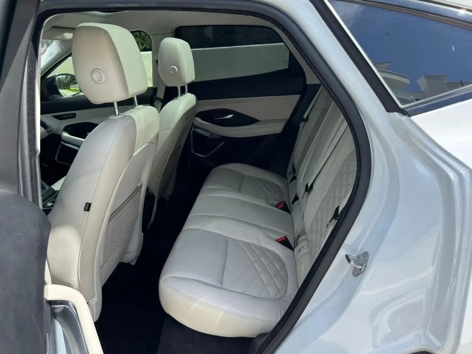 2019 Jaguar E-Pace - Image 17 of 18