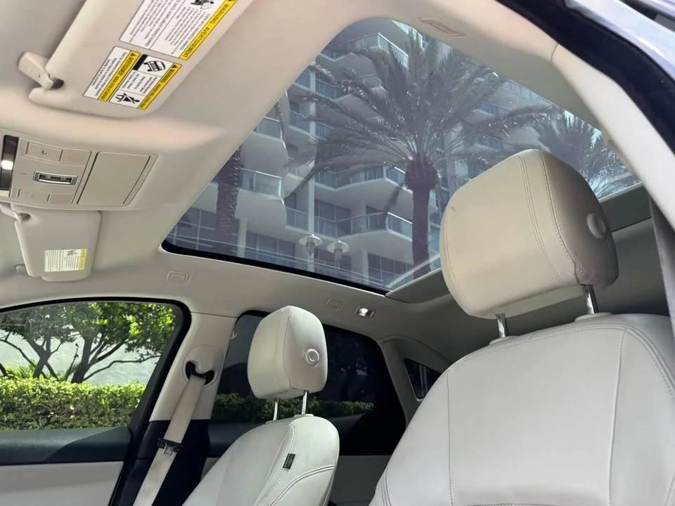 2019 Jaguar E-Pace - Image 13 of 18