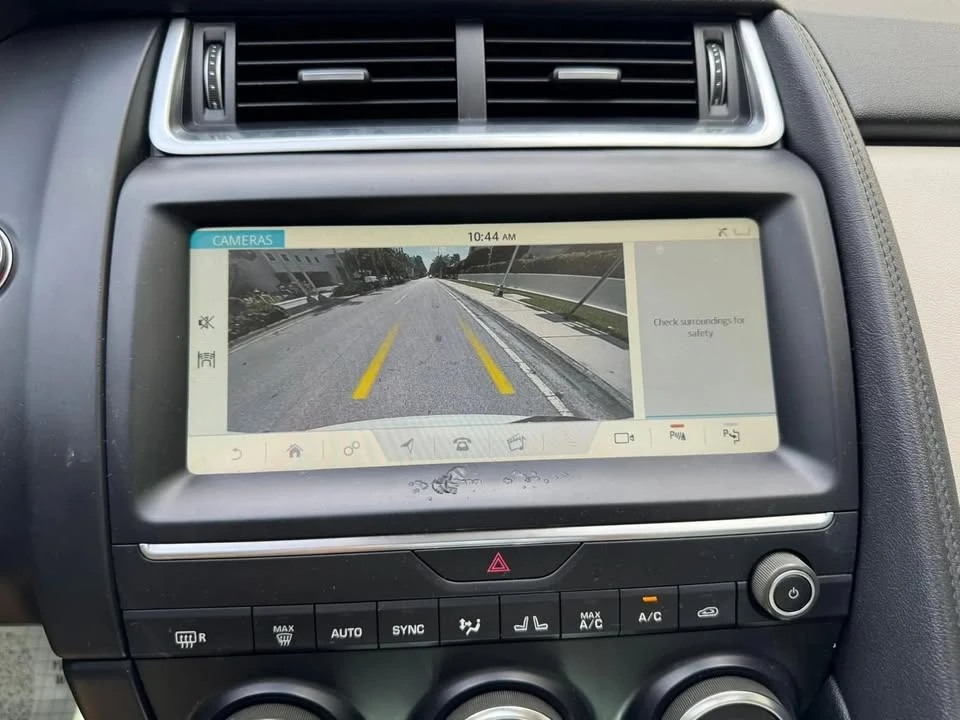 2019 Jaguar E-Pace - Image 9 of 18