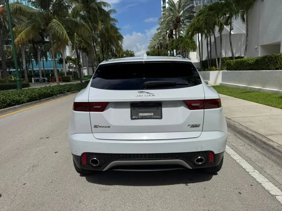 2019 Jaguar E-Pace - Image 5 of 18