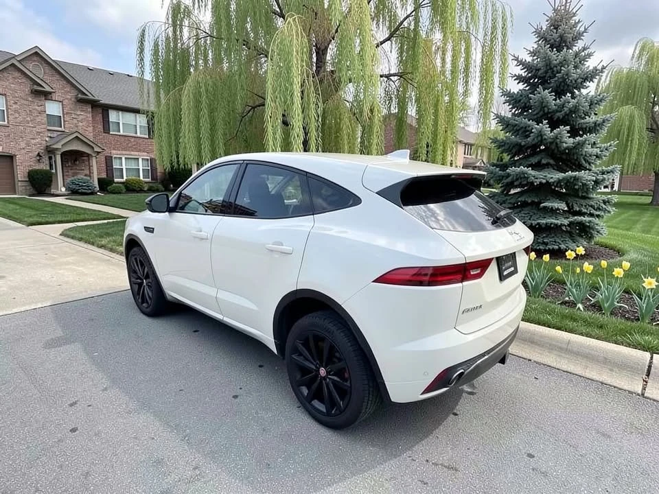 2019 Jaguar E-Pace - Image 6 of 12