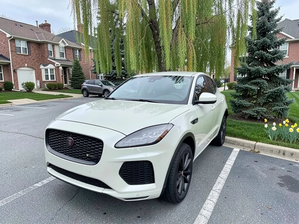 2019 Jaguar E-Pace - Image 9 of 12