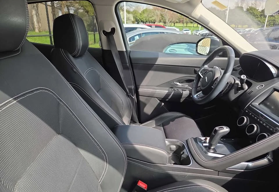 2019 Jaguar E-Pace - Image 11 of 12
