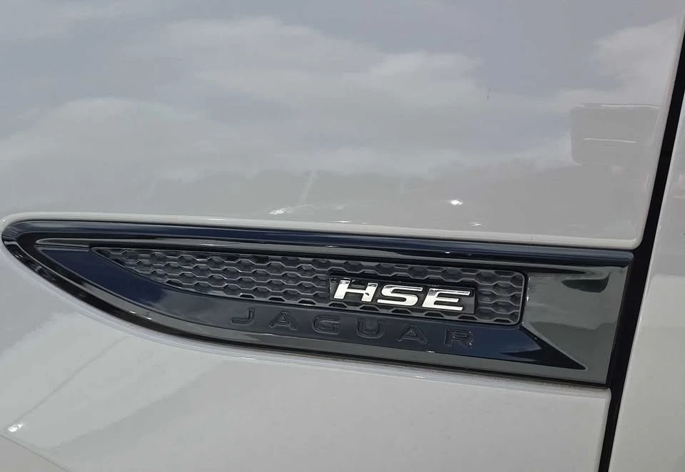 2019 Jaguar E-Pace - Image 8 of 12