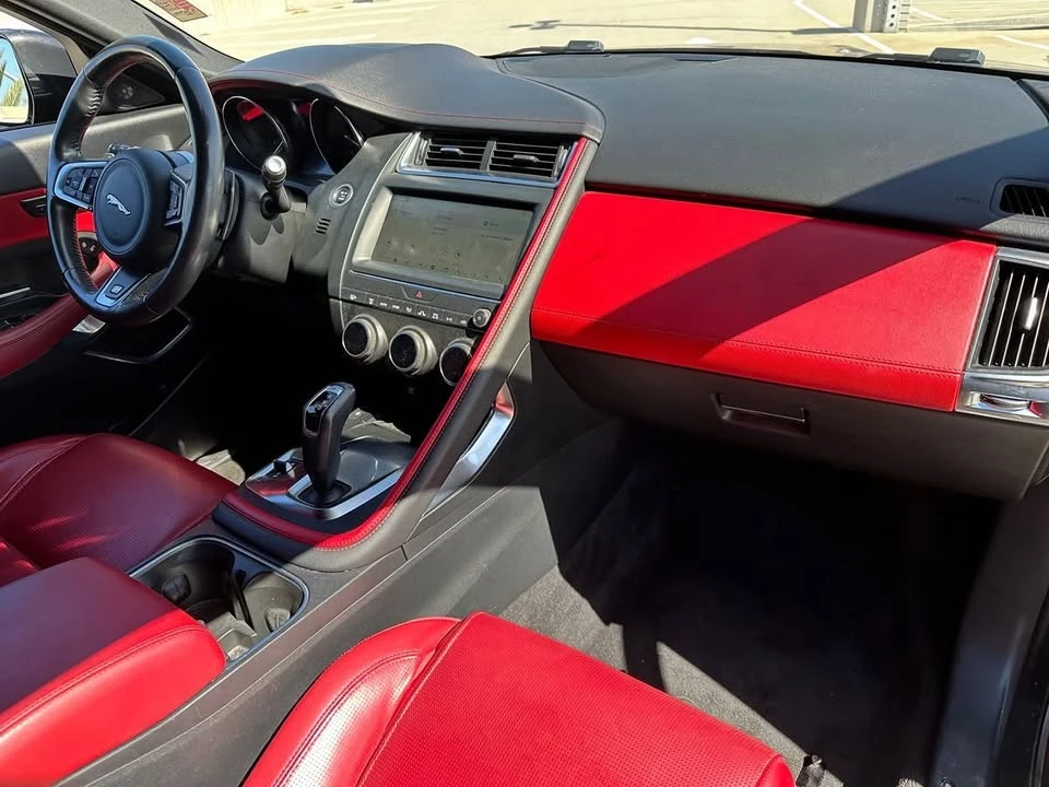 2019 Jaguar E-Pace - Image 17 of 18