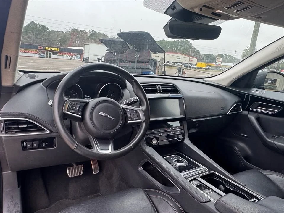 2019 Jaguar F-Pace - Image 10 of 13
