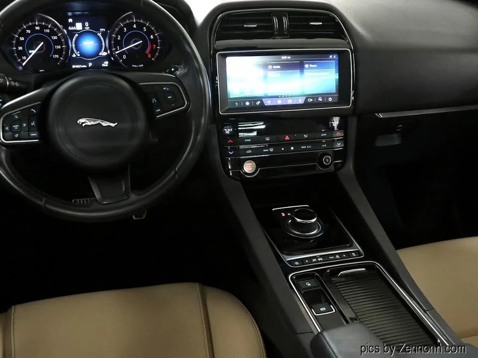 2019 Jaguar F-Pace - Image 17 of 20
