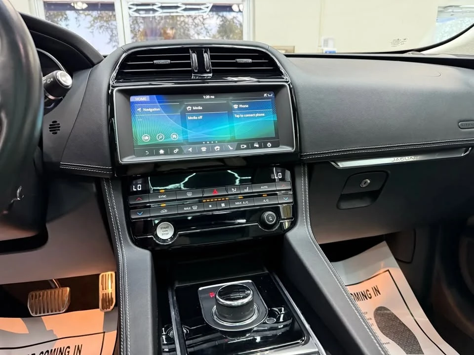 2019 Jaguar F-Pace - Image 9 of 19