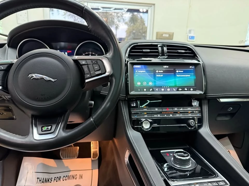 2019 Jaguar F-Pace - Image 10 of 19