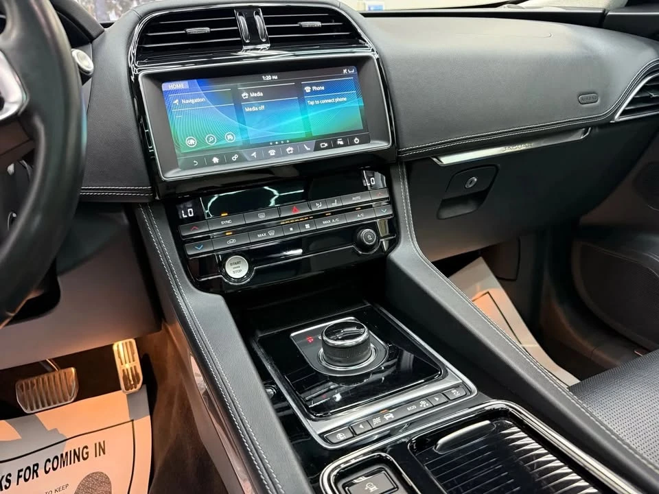 2019 Jaguar F-Pace - Image 7 of 19