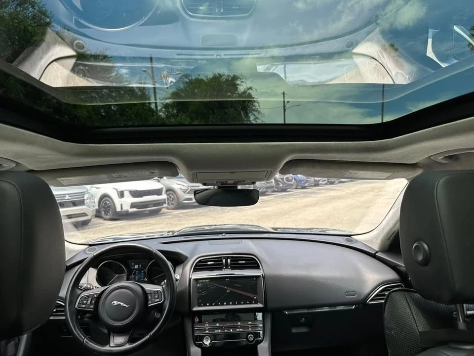 2019 Jaguar F-Pace - Image 13 of 20