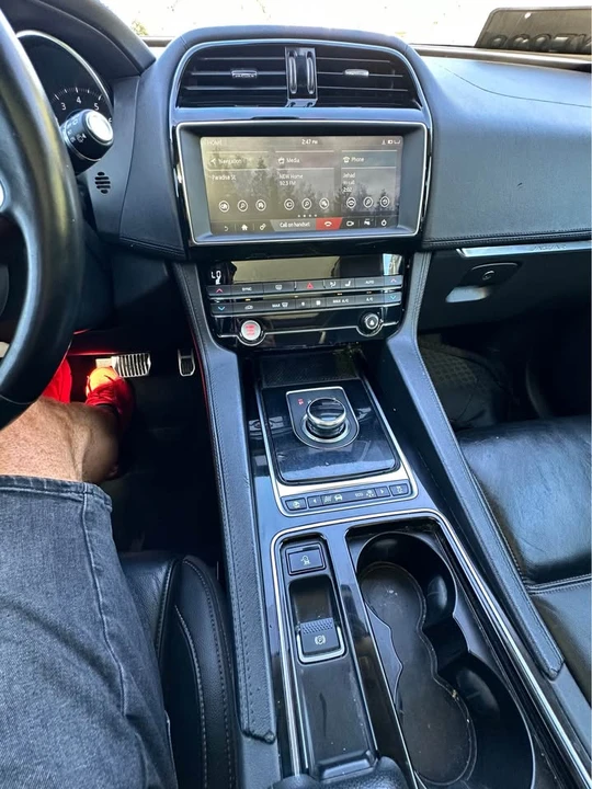 2019 Jaguar F-Pace - Image 15 of 16