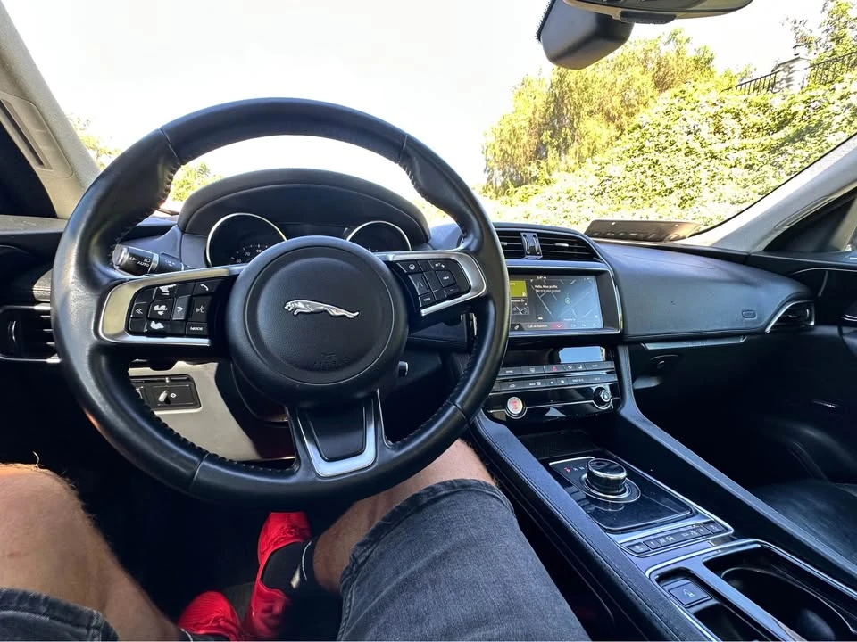 2019 Jaguar F-Pace - Image 10 of 16