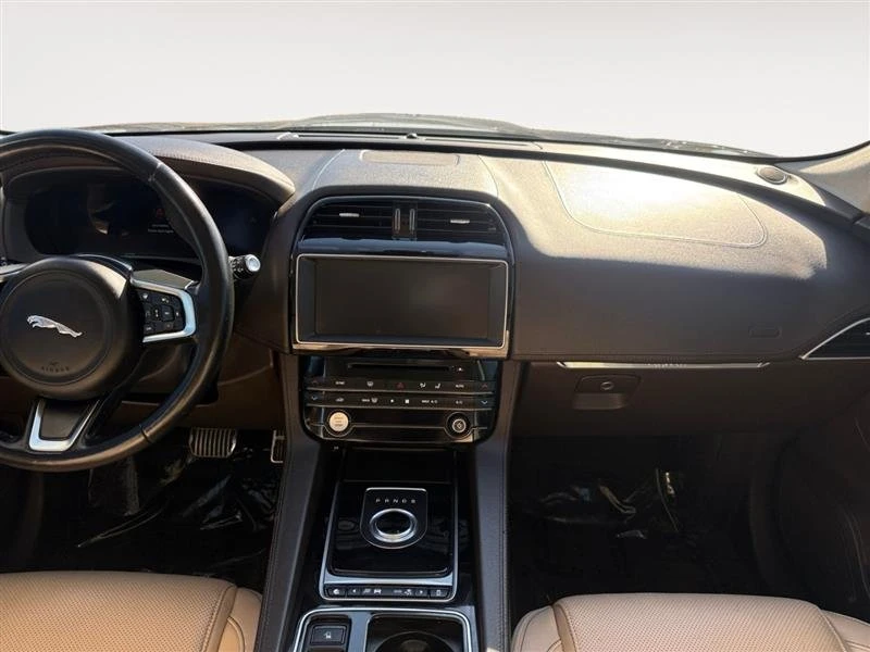 2019 Jaguar F-Pace - Image 10 of 18