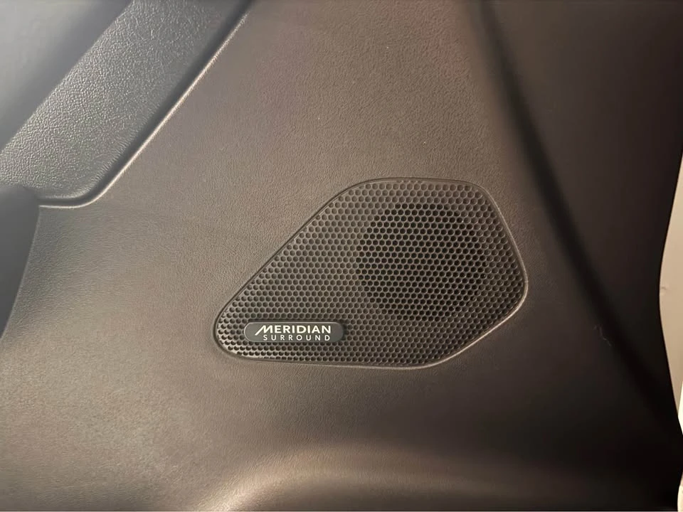 2019 Jaguar F-Pace - Image 16 of 17