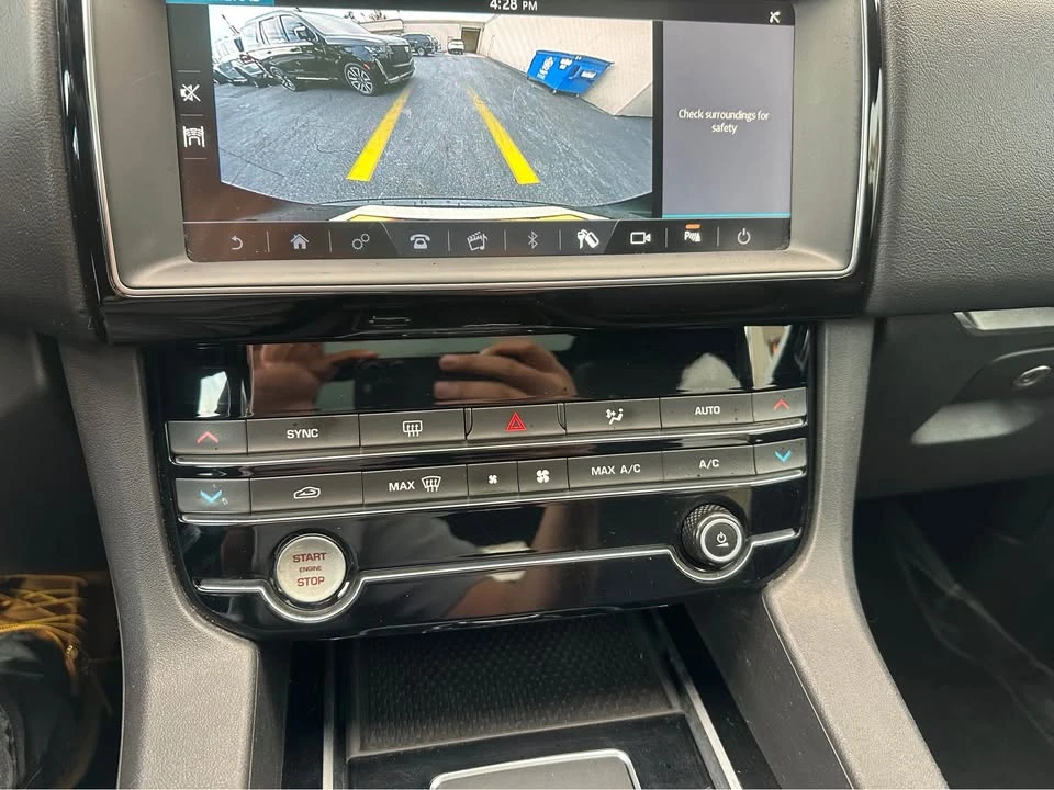 2019 Jaguar F-Pace - Image 18 of 20