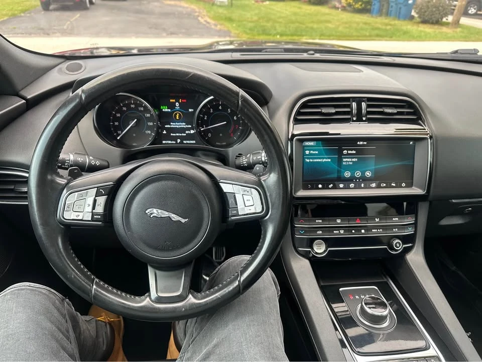2019 Jaguar F-Pace - Image 15 of 20