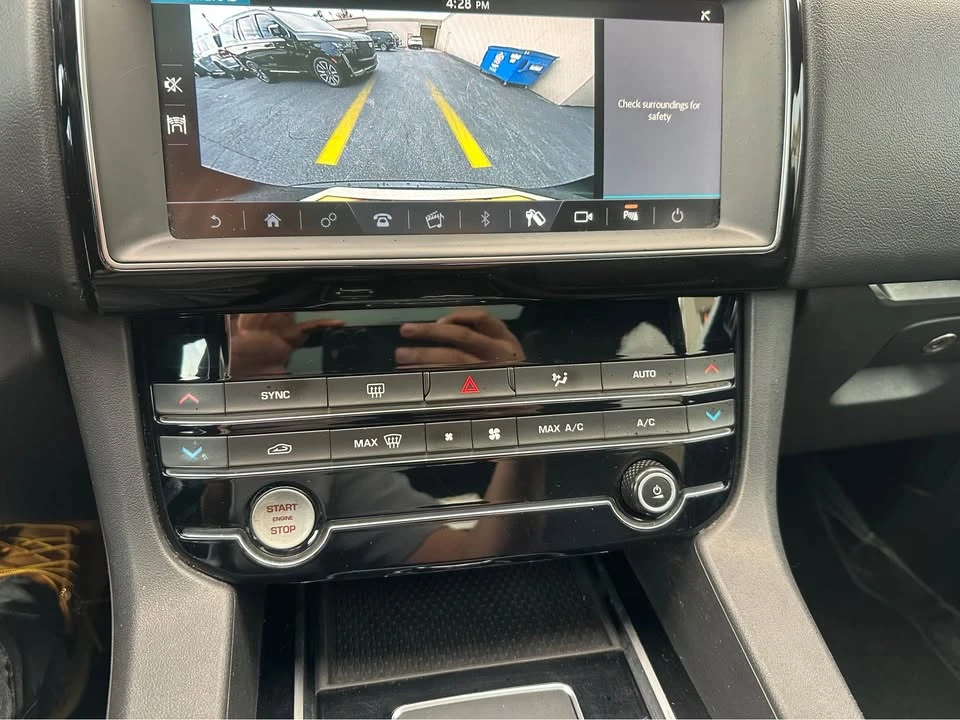 2019 Jaguar F-Pace - Image 17 of 19