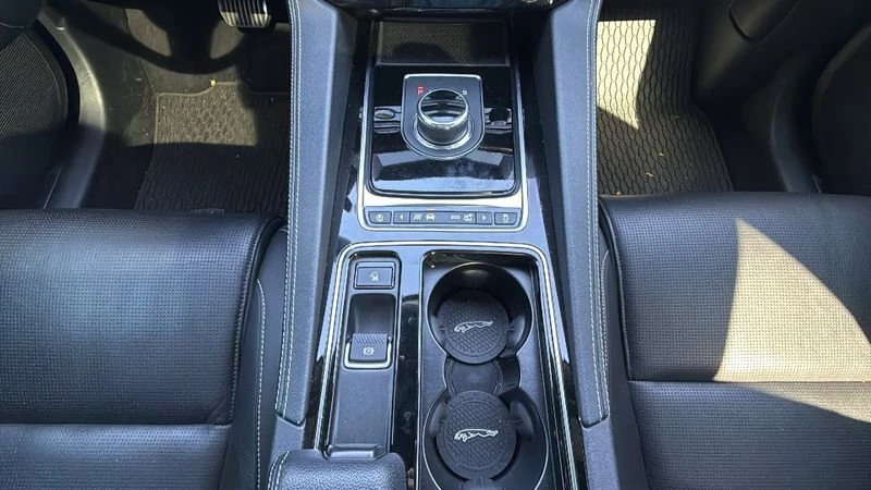 2019 Jaguar F-Pace - Image 16 of 20