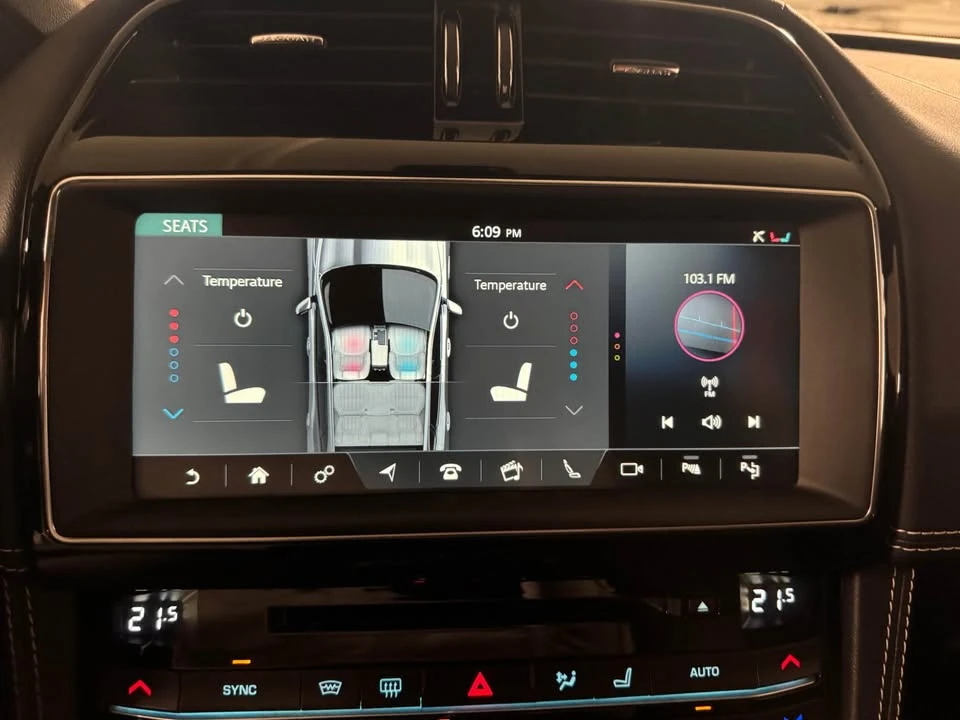 2019 Jaguar F-Pace - Image 14 of 17