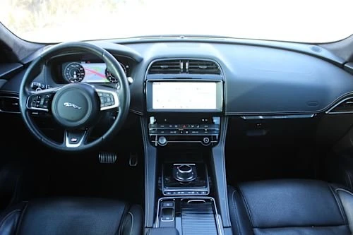 2019 Jaguar F-Pace - Image 6 of 17
