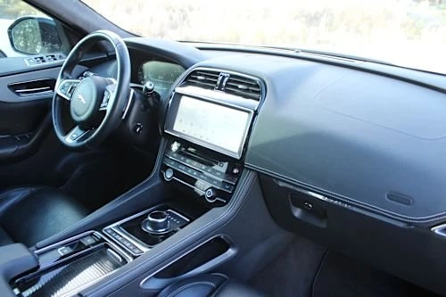 2019 Jaguar F-Pace - Image 7 of 17