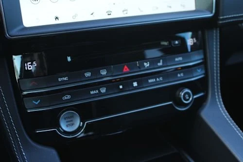 2019 Jaguar F-Pace - Image 12 of 17