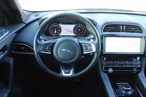 2019 Jaguar F-Pace - Image 9 of 17