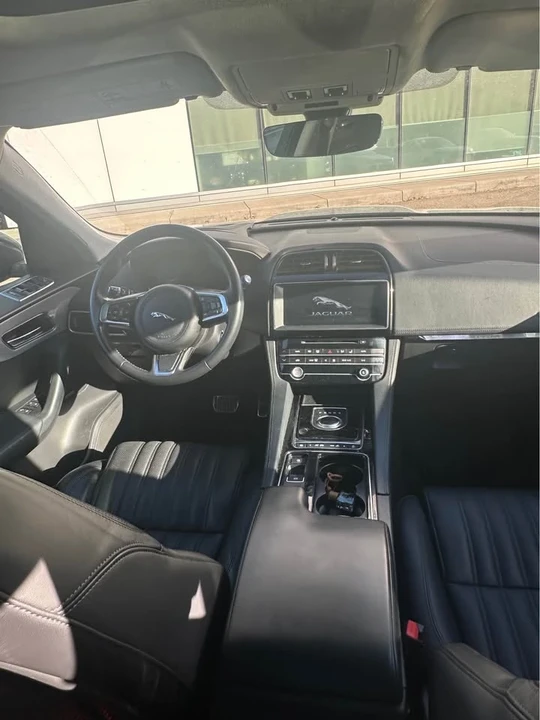 2019 Jaguar F-Pace - Image 3 of 4