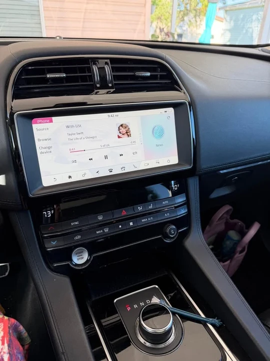 2019 Jaguar F-Pace - Image 4 of 11