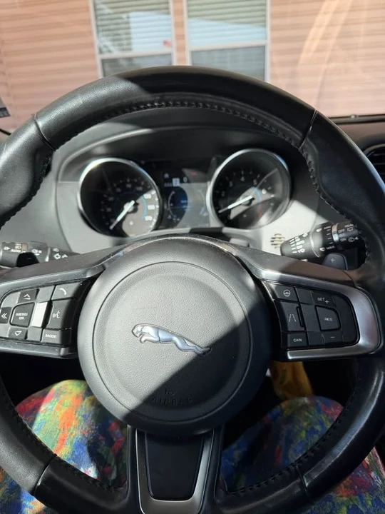 2019 Jaguar F-Pace - Image 2 of 11