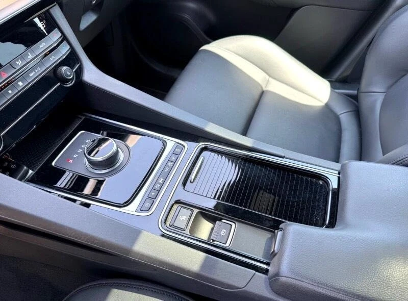2019 Jaguar F-Pace - Image 14 of 17