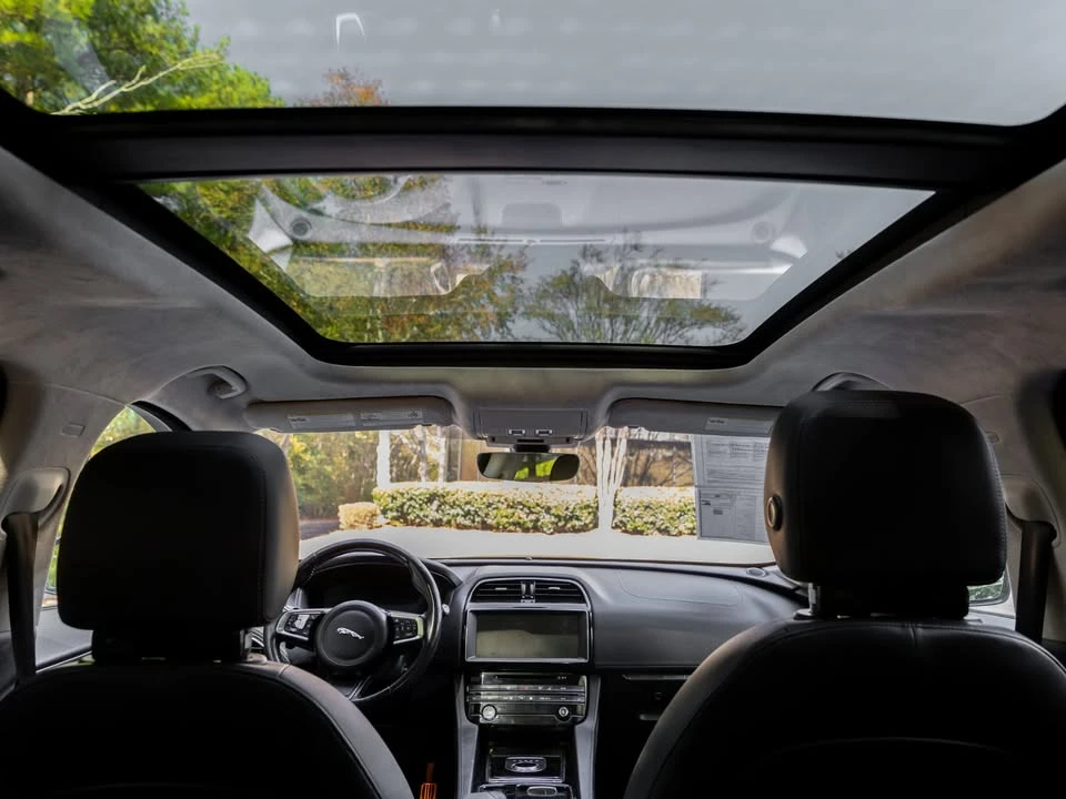 2019 Jaguar F-Pace - Image 10 of 18