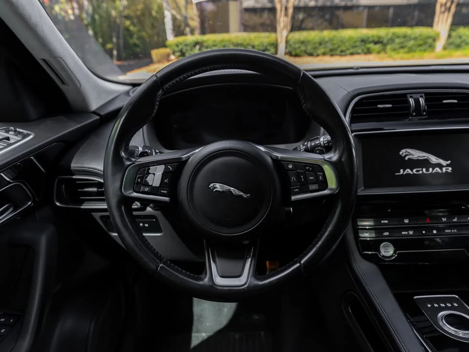 2019 Jaguar F-Pace - Image 5 of 18