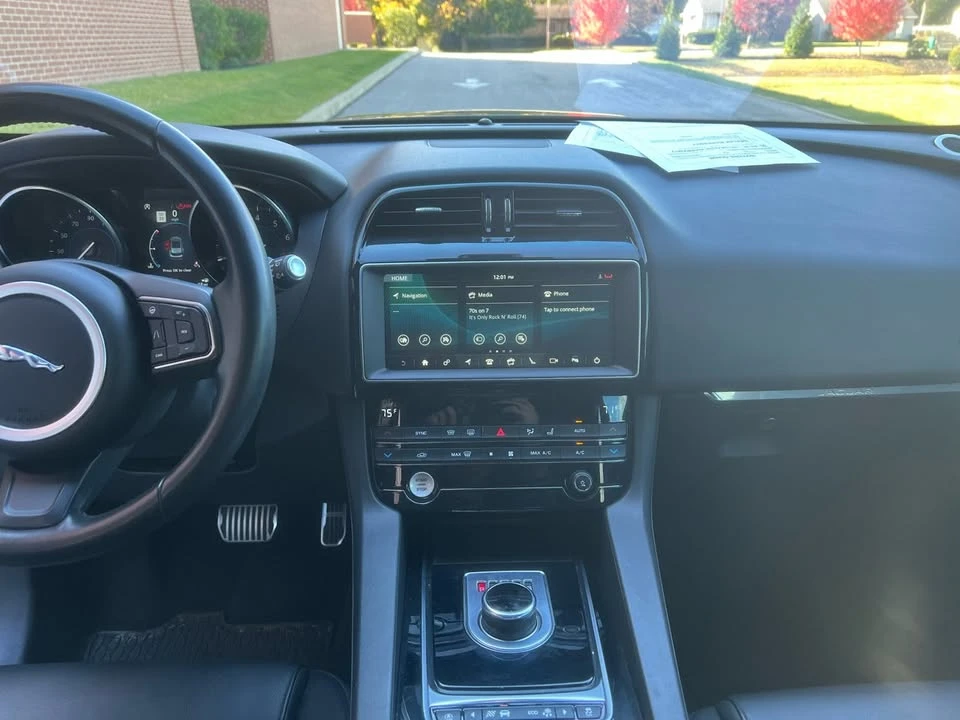 2019 Jaguar F-Pace - Image 11 of 16