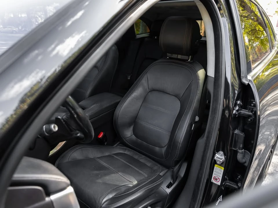 2019 Jaguar F-Pace - Image 11 of 18