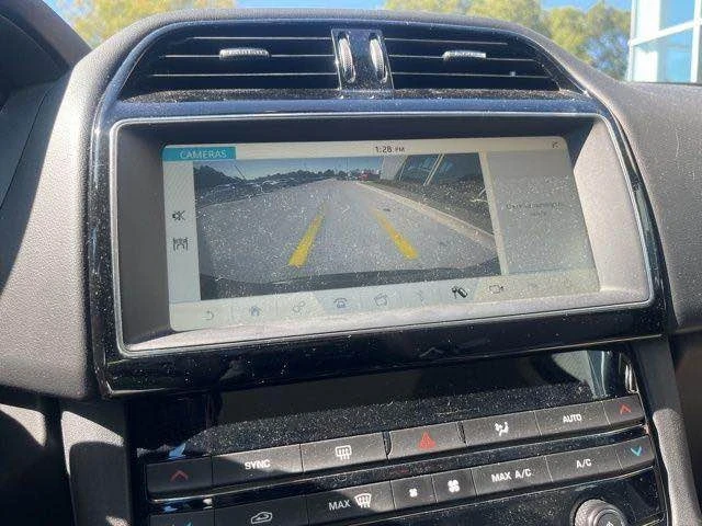 2016 Jaguar F-Pace - Image 6 of 10