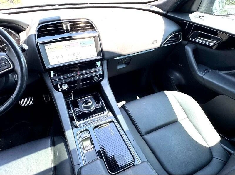2019 Jaguar F-Pace - Image 9 of 17