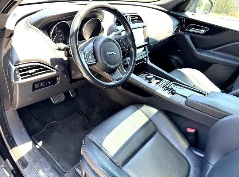 2019 Jaguar F-Pace - Image 10 of 17